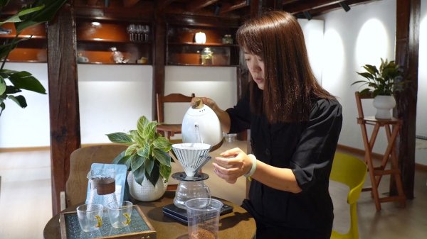 棒棒策略 我在村里开“村咖”